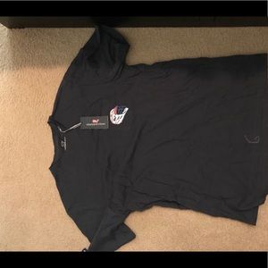 Vineyard Vine t-shirt